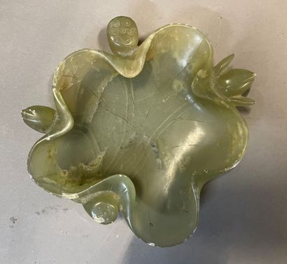null Polylobed jade bowl with leaf decoration

12 x 12 cm

Accidents

Joined :

Two...