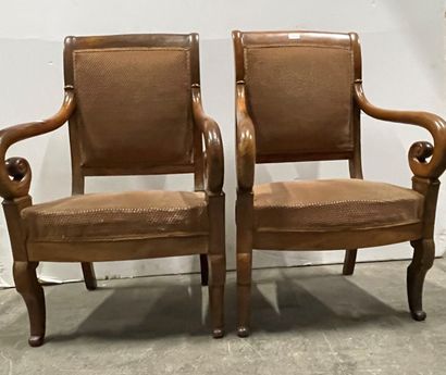 null Pair of armchairs with scrolled arms and hocked legs.

19th century. 

91 x...