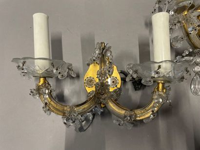 null Pair of glass sconces with two lights and pendants. 

H : 20 cm

Missing
