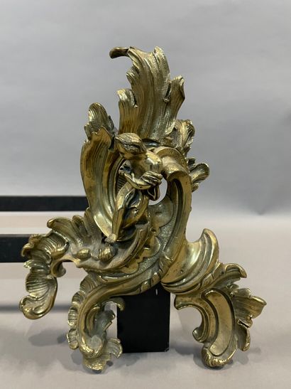 null Gilded bronze ormolu and rocaille style caterpillar with figures

29 x 63 x...