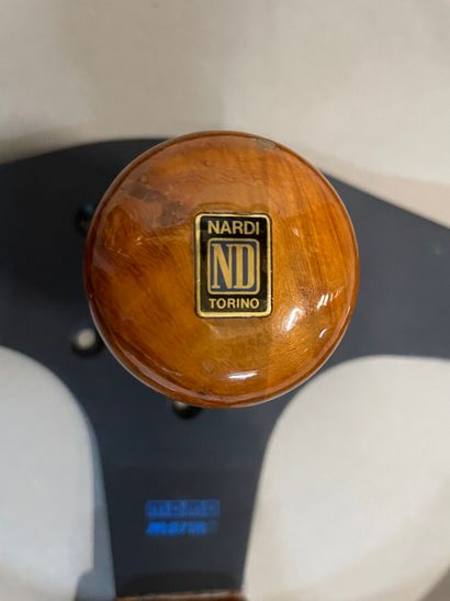 null NARDI Torino, Varnished wood steering wheel with three branches 

Diameter :...