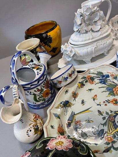 null Case of earthenware: plates, tureen, dishes, jugs, suspension.

Accidents.