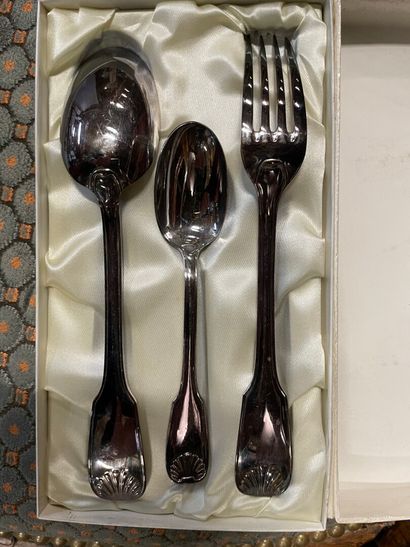 null Silver-plated metal case: cutlery, knives, ladles, coffee pot etc.