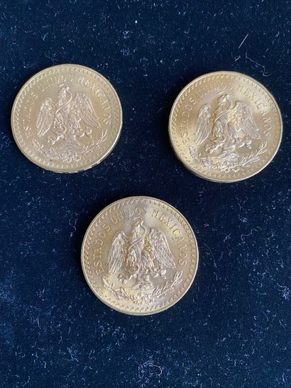  MEXIQUE 
3 monnaies de 50 pesos en or, 1921/1947 
Usures. Poids : 124,94 gr 