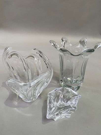 null Vase, coupe et cendrier en cristal moulé.