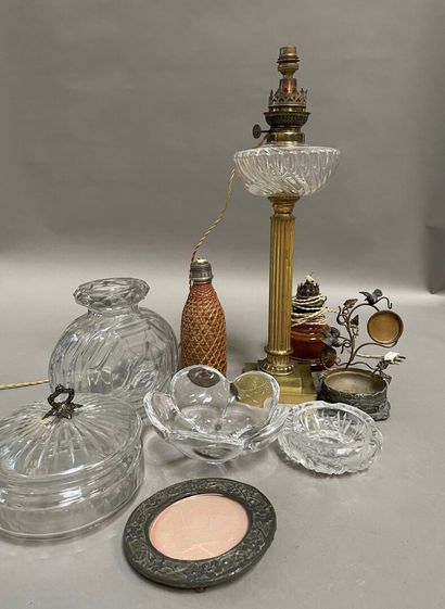 Brass oil lamp base, cut crystal vase (acc),...