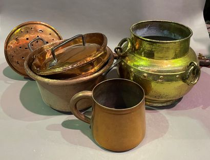 null Batch of brassware: basin, bowl, pot