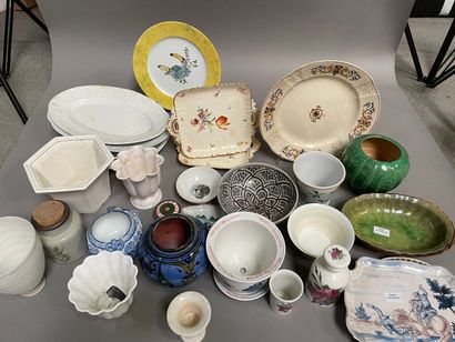 null Lot of ceramics: plates, trays, vases, planters etc.