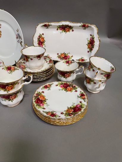 null LIMOGES, part of table service with flowers decoration including about : 12...
