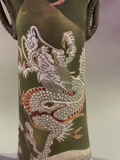 null Pair of porcelain vases with enamelled decoration of a dragon on the sea on...
