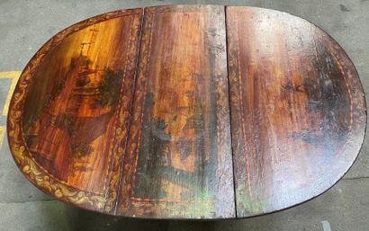 null Table gate-leg de forme ovale en bois peint de deux scènes de marine.

Travail...