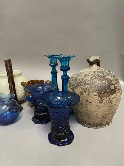 null Lot de vases, bougeoirs, cruches : en verre, grés, céramique, pichet en Jersey...