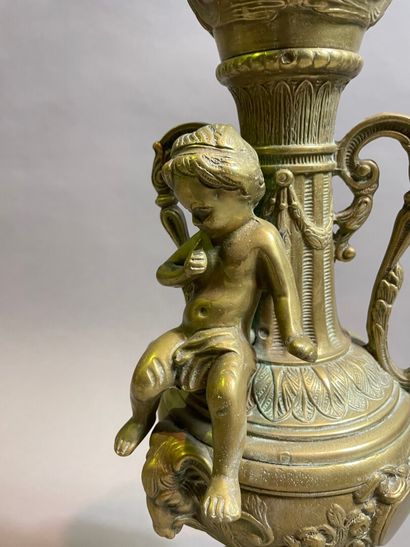 null Pied de lampe en bronze doré en forme de vase à décor de guirlandes et tête...