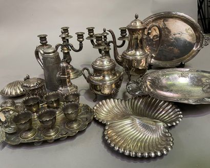Lot of silver plated metal: pourers, sugar...