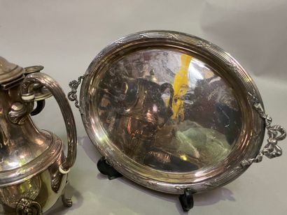 null Lot of silver plated metal: pourers, sugar bowl, pair of candlesticks, trays,...