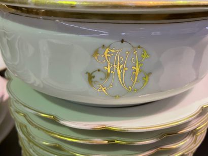 null Porcelain dinner service with scrolled decoration and gilded fillet, numbered,...