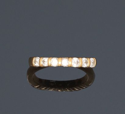 Ring decorated with a line of seven diamonds...