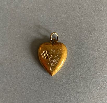 Yellow gold heart pendant engraved with a...