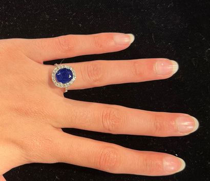 null Ring set with an oval sapphire in a setting of

8/8 old cut diamonds.

Platinum...