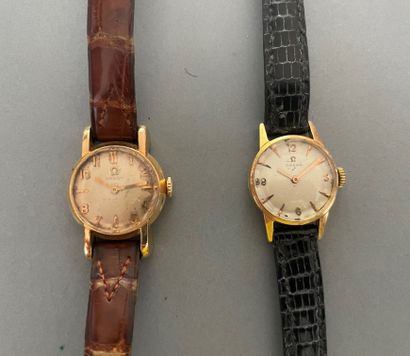 null OMEGA 

Lot of two ladies' wristwatches, the round cases in yellow gold. 

Signed...