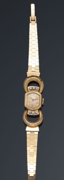 Lady's bracelet watch, the cushion case between...
