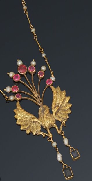 null Yellow gold peacock pendant, the tail decorated with red stones. 

It is decorated,...