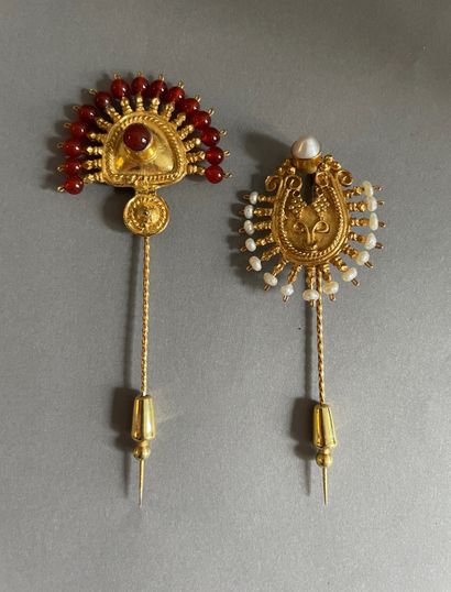 Set of two hatpins in vermeil, glass balls...
