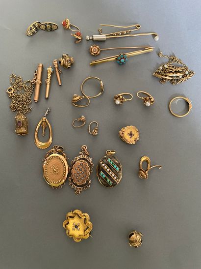 null Lot de divers bijoux en or comprenant :quatre pendentifs reliquaires, trois...