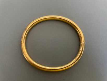null Bracelet rigid ring opening in yellow gold. 

French work.

Weight : 13,7 g...