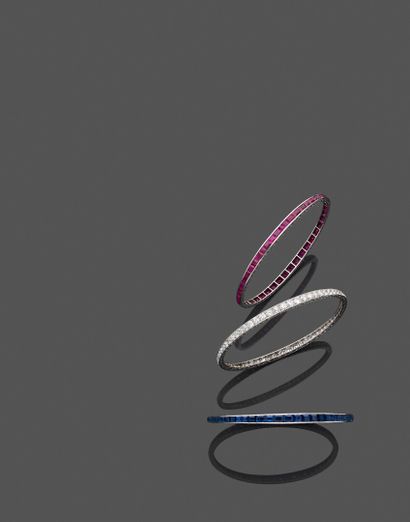 null VAN CLEEF & ARPELS

Set of three rigid oval bracelets adorned

respectively...