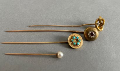 Lot of two yellow gold tie pins: one in the...