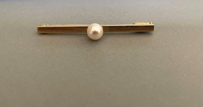 Brooch barrette in yellow gold decorated...
