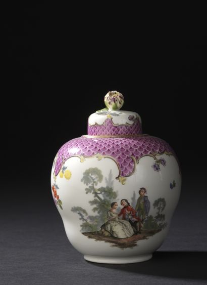 MEISSEN 
Porcelain covered tea box of baluster...