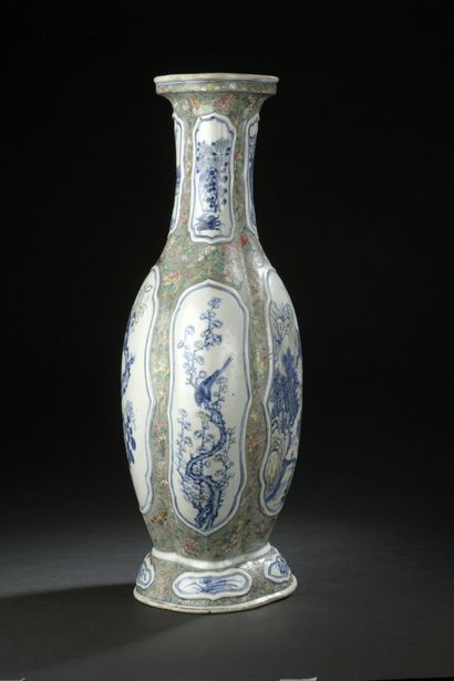 null CHINA - 19th century

Porcelain vase of four-lobed form decorated in blue underglaze...