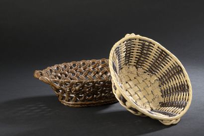 Midi

Two openwork baskets in glazed clay,...