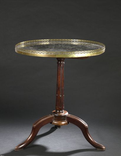 Mahogany pedestal table, the round tray of...