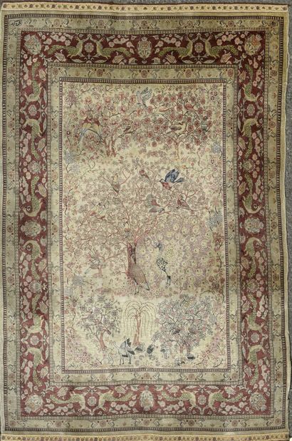 Very fine Turkish carpet Héréké in silk

Field...