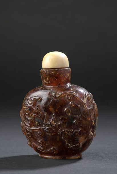 null CHINA - 20th century

Table snuff bottle in recomposed amber carved with chilong...