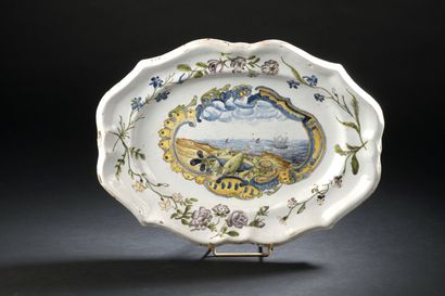 null Marseille

Oval dish with contoured edge in earthenware with polychrome decoration...