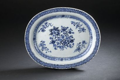 null China

Oval porcelain dish with cameo decoration of flowers and braid.

18th...