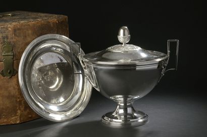 null Important covered tureen on pedestal

in silver and its lining, the catch in...