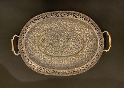 Oval silver tray 800°/°° with decoration...