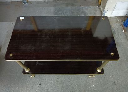 null Lot de meuble comprenant : 

une table roulante à deux plateaux en bois plastifié...