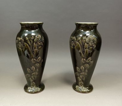 null De Bruyn à Fives - Lille

Paire de vases en barbotine à décor d'anémones sur...