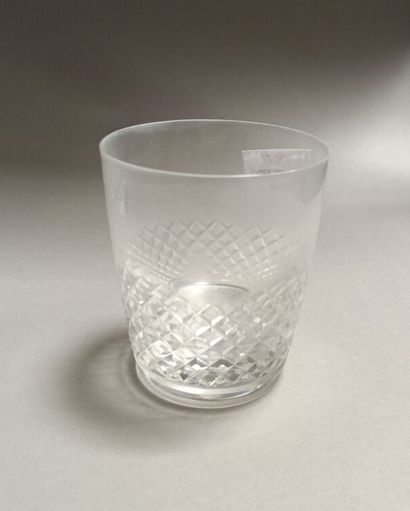 null Set of 8 whisky glasses in LALIQUE crystal.