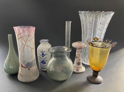 Lot de vases dont grand vase en cristal taillé...