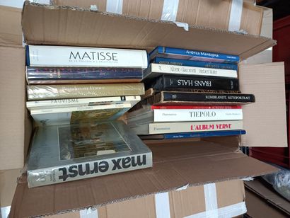 null Strong lot of art books. 

One pallet : 16 boxes.