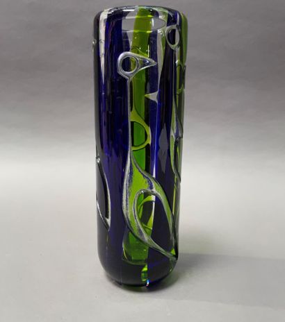 null 
KOSTA LINDSTRAND

Tubular vase tinted blue and green with decoration in those...