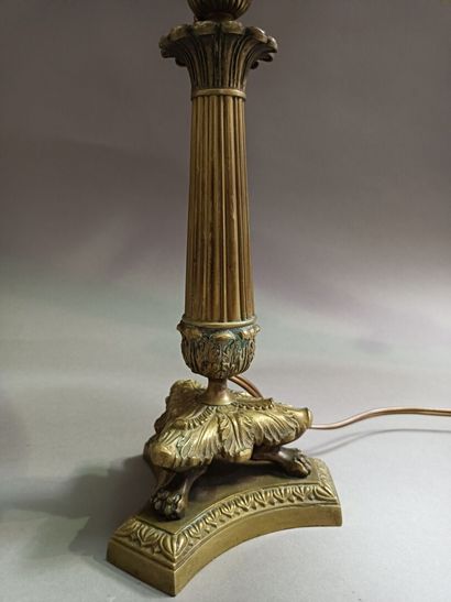 null Two gilt bronze lamp feet. 

Louis XVI style.