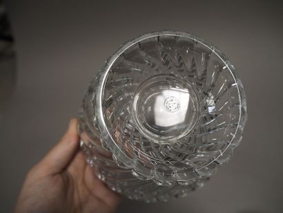 null BACCARAT

Lampe berger en cristal à pans coupés. 

Hauteur : 18 cm. 

Joint...